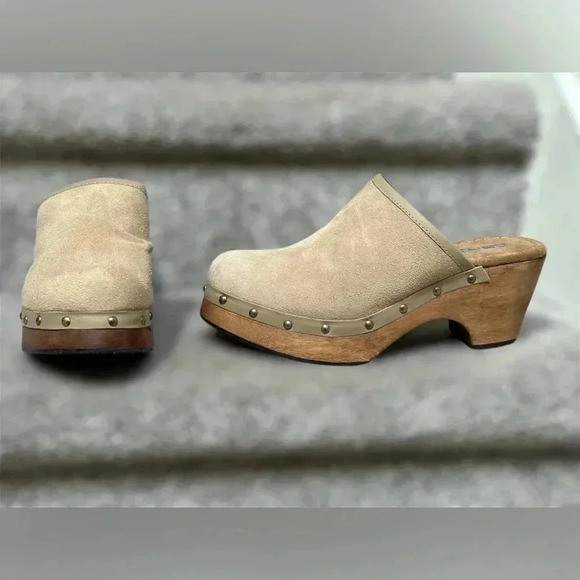Candie's Shoes - Vintage Y2K Candies Wooden Boho Suede Platform Clogs | Tan | Women’s Size 9